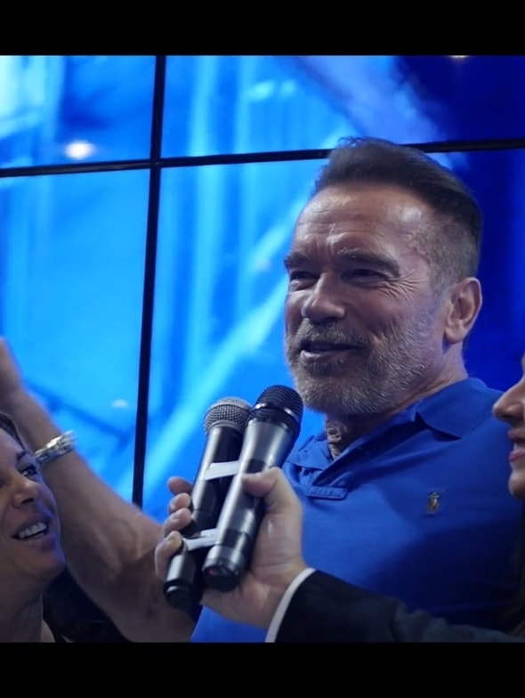 Arnold Schwarzenegger allo stand di Yamamoto Nutrition all'Arnold Classic Europe 2016