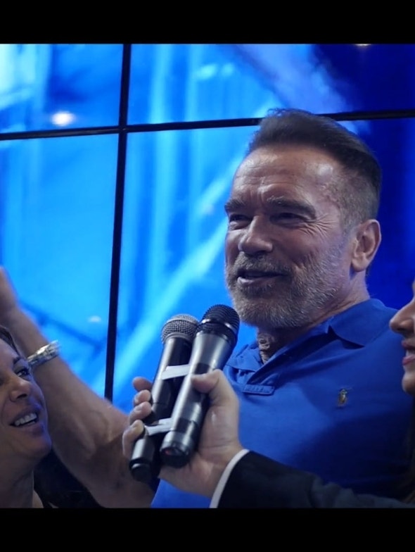 Arnold Schwarzenegger allo stand di Yamamoto Nutrition all'Arnold Classic Europe 2016