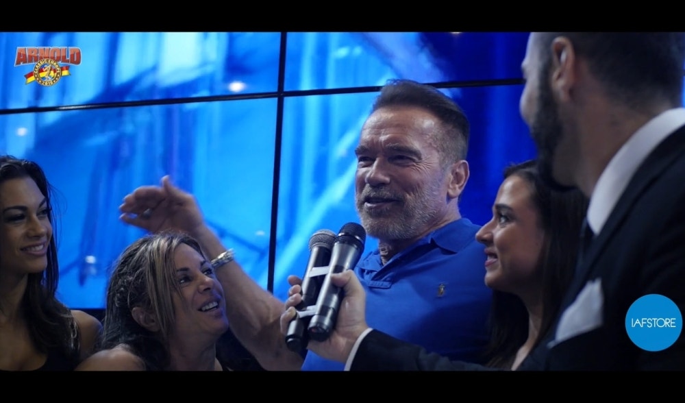 Arnold Schwarzenegger allo stand di Yamamoto Nutrition all'Arnold Classic Europe 2016