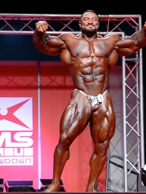 Esibizione IFBB Pro Roelly Winklaar presso EVLS Prague Pro 2017