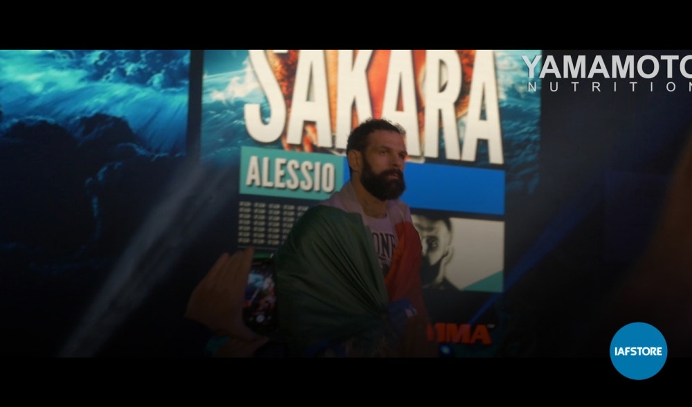 Alessio Sakara fa un ingresso spettacolare nella gabbia dell'Oktagon Firenze 2017